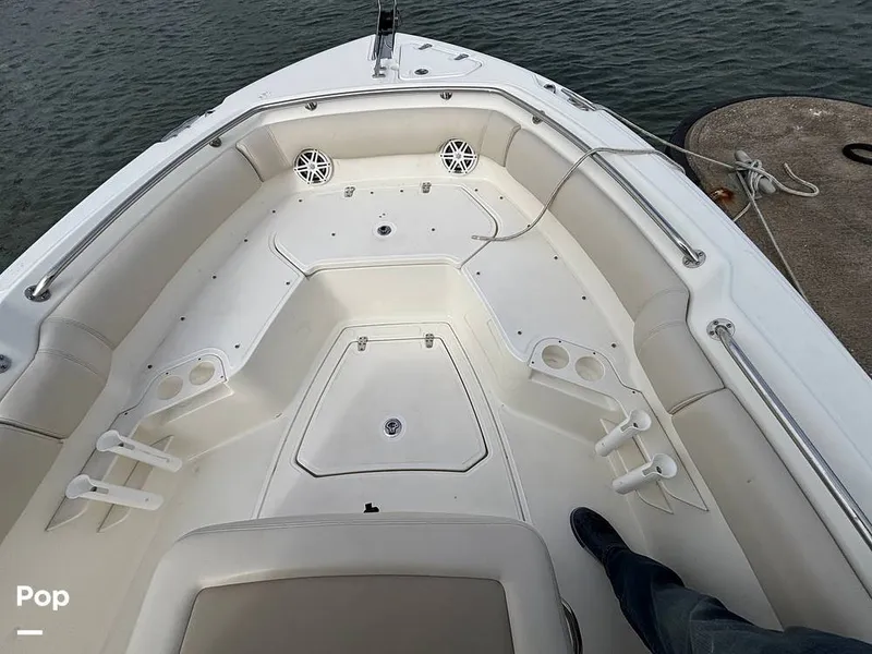 Slide: The Image of Boston Whaler 230 OUTRAGE 2025 - 16107936