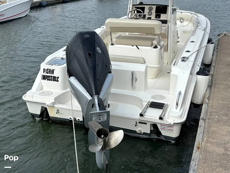 Slide: The Image of Boston Whaler 230 OUTRAGE 2025 - 16107913