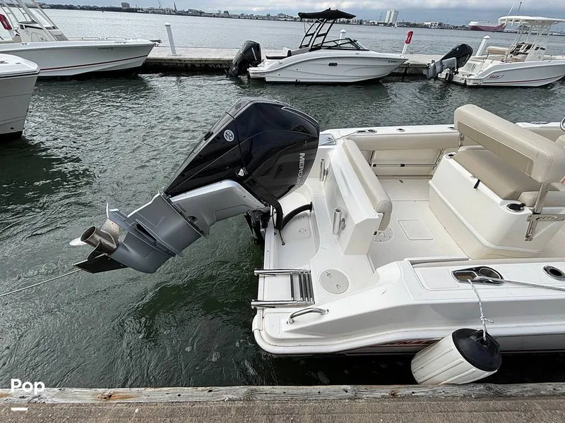Slide: The Image of Boston Whaler 230 OUTRAGE 2025 - 16107915