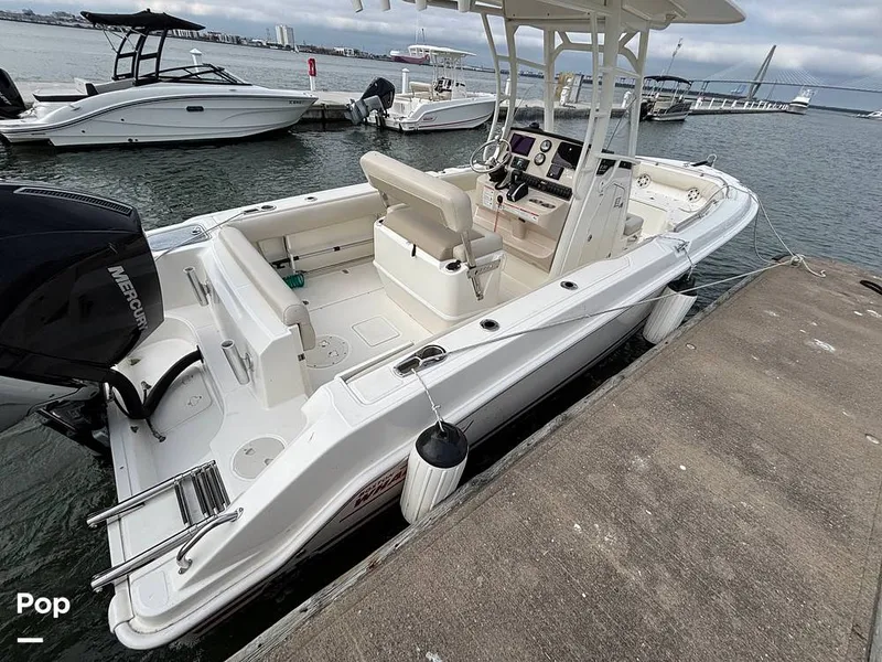 Slide: The Image of Boston Whaler 230 OUTRAGE 2025 - 16107916