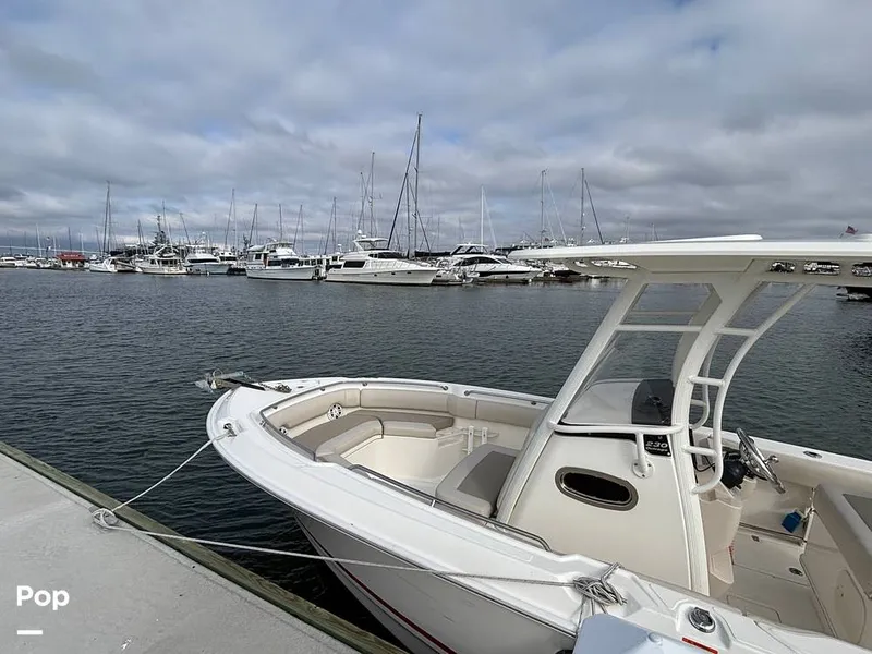 Slide: The Image of Boston Whaler 230 Outrage 2025 - 16107906