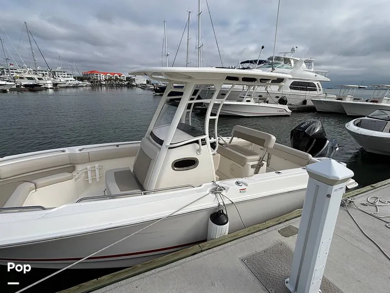 Slide: The Image of Boston Whaler 230 Outrage 2025 - 16107907