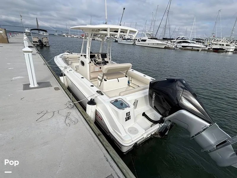 Slide: The Image of Boston Whaler 230 Outrage 2025 - 16107909