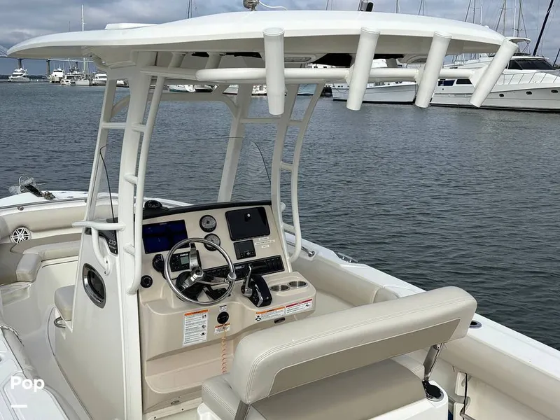 Slide: The Image of Boston Whaler 230 Outrage 2025 - 16107897