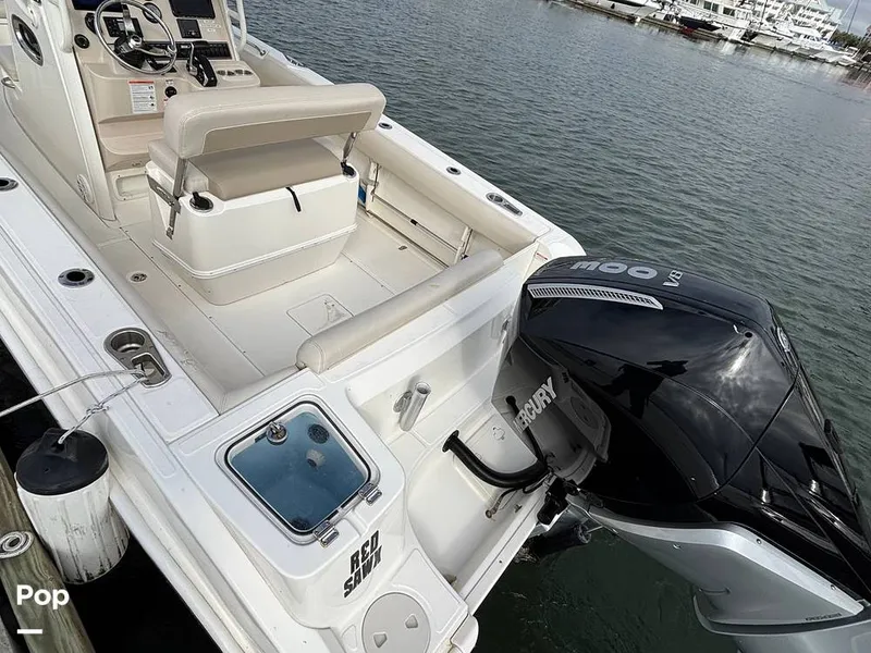 Slide: The Image of Boston Whaler 230 Outrage 2025 - 16107899