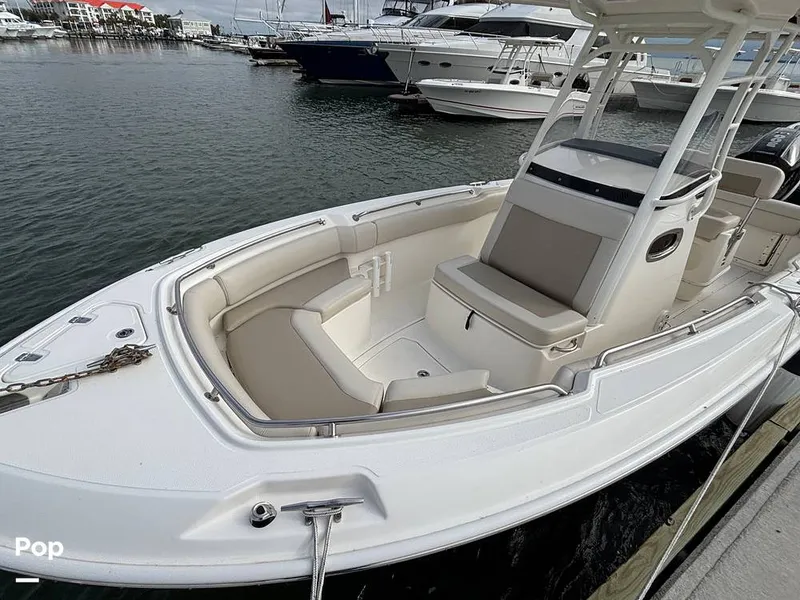 Slide: The Image of Boston Whaler 230 Outrage 2025 - 16107903