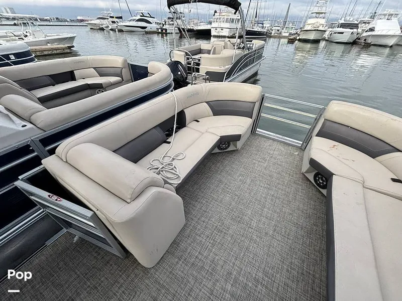 Slide: The Image of Harris 230 CR 2023 - 16108177