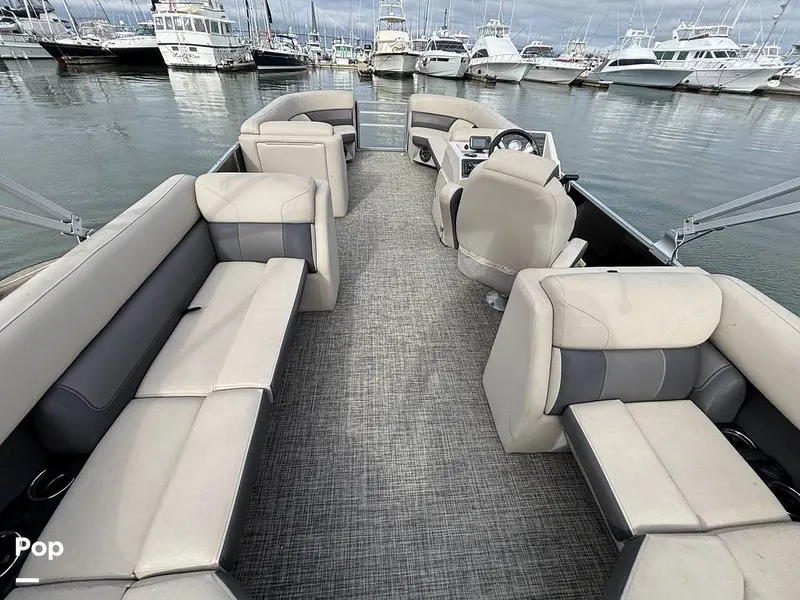 Slide: The Image of Harris 230 CR 2023 - 16108158