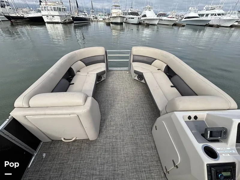 Slide: The Image of Harris 230 CR 2023 - 16108155