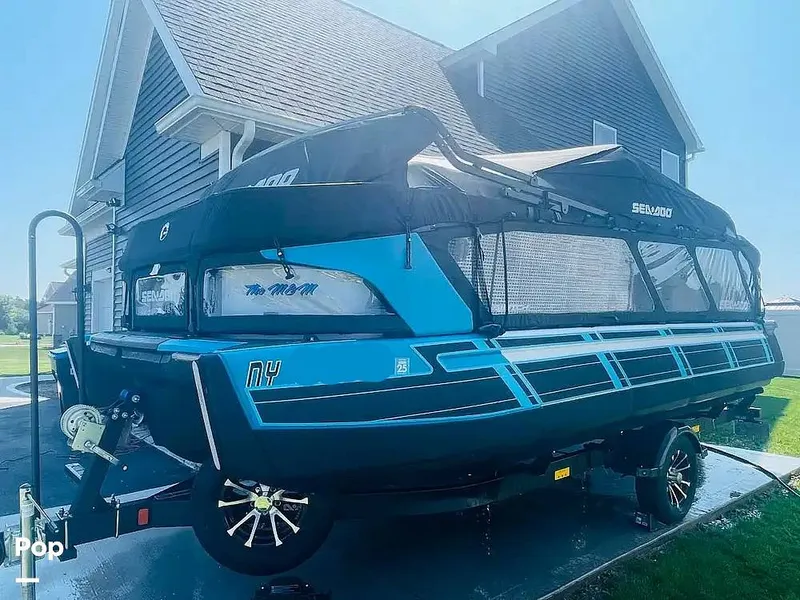 Slide: The Image of Sea-Doo Switch Cruise 21 2022 - 16106921