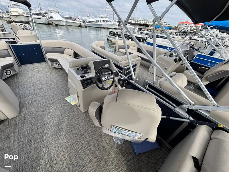 Slide: The Image of Harris 230 CR 2023 - 16108136