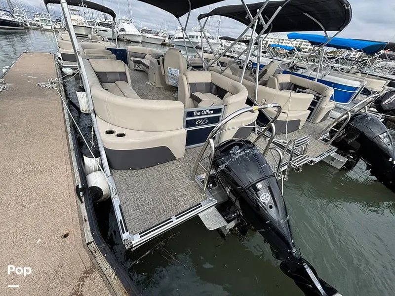 Slide: The Image of Harris 230 CR 2023 - 16108141