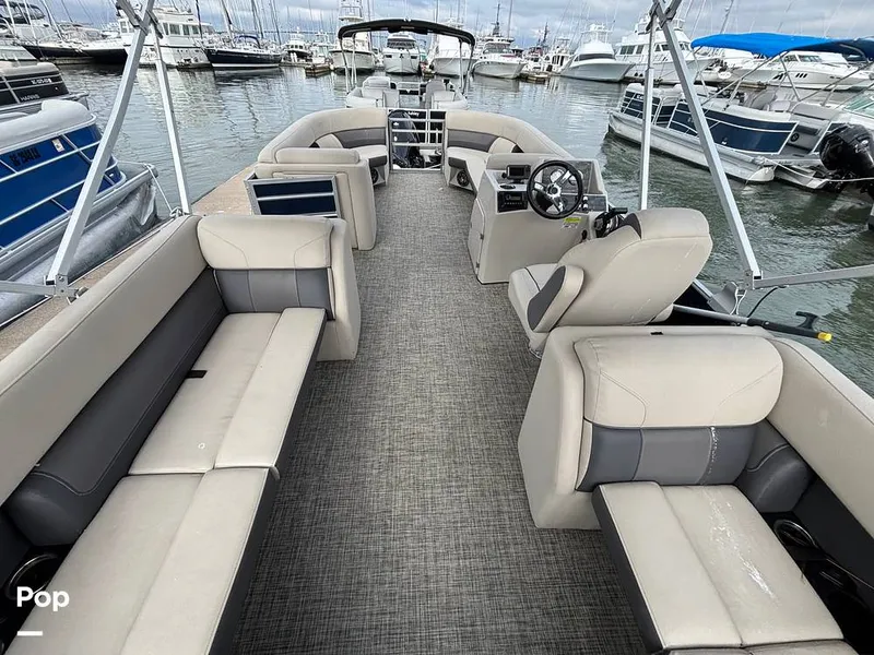 Slide: The Image of Harris 230 CR 2023 - 16108252