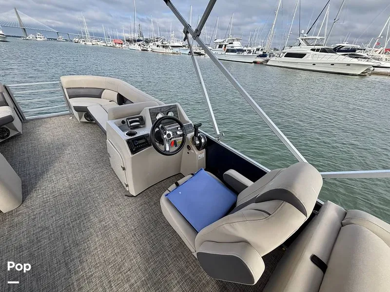 Slide: The Image of Harris 230 CR 2023 - 16107838