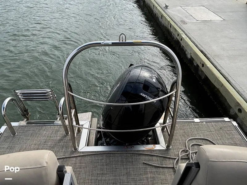 Slide: The Image of Harris 230 CR 2023 - 16107841