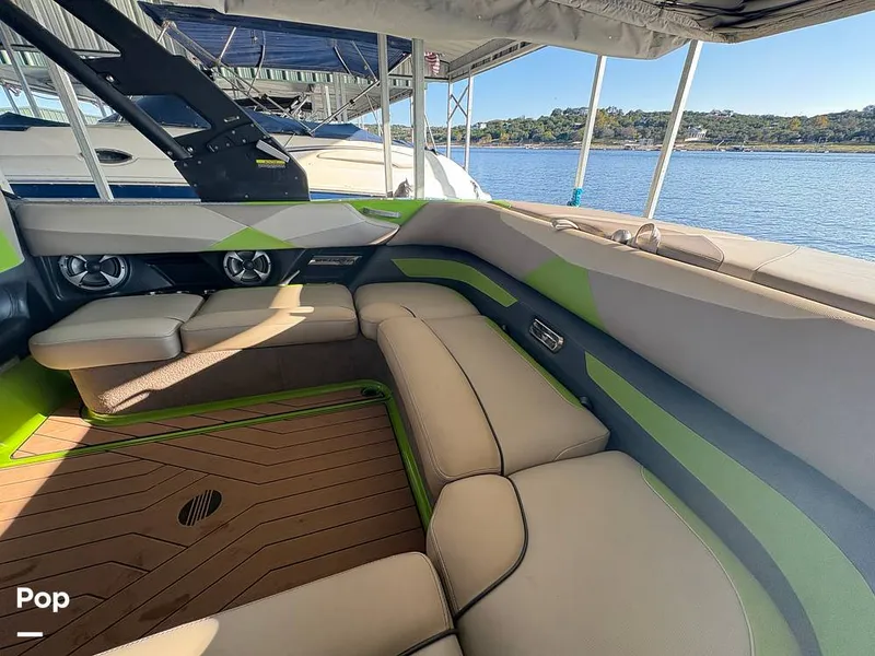 Slide: The Image of Bench Passenger Seating With Storage - 16078897