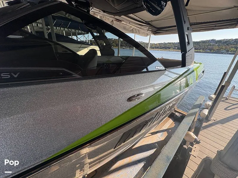 Slide: The Image of Malibu Wakesetter 23 LSV 2017 - 16078900