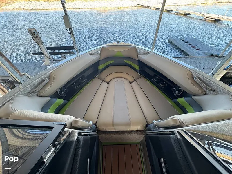 Slide: The Image of Bow Passenger Seating With Storage - 16078905