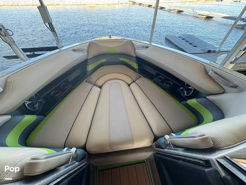 Slide: The Image of Bow Passenger Seating With Storage - 16078909