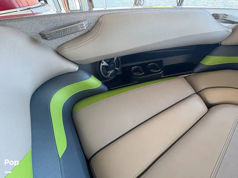 Slide: The Image of Speakers/beverage Holders - 16078913