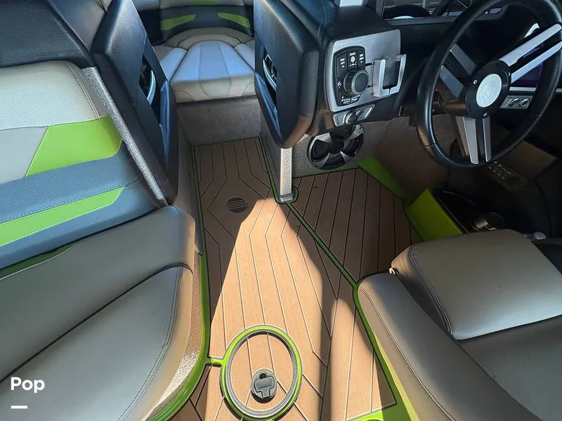 Slide: The Image of Malibu Wakesetter 23 LSV 2017 - 16078920