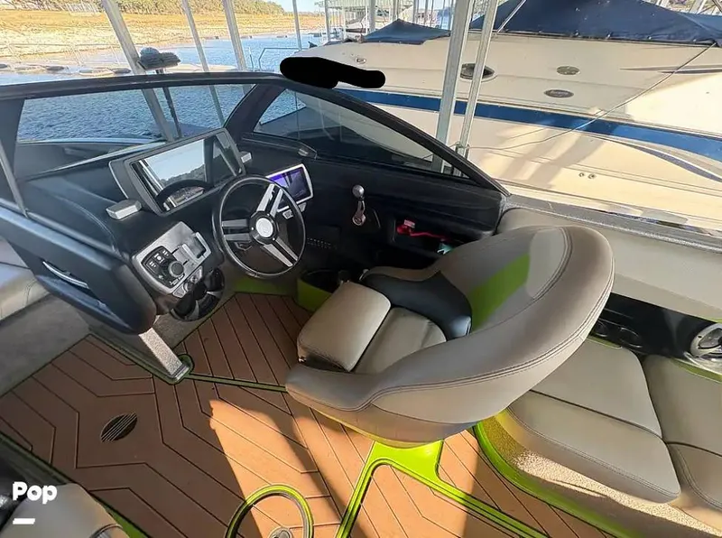 Slide: The Image of Captains Seat - 16087765