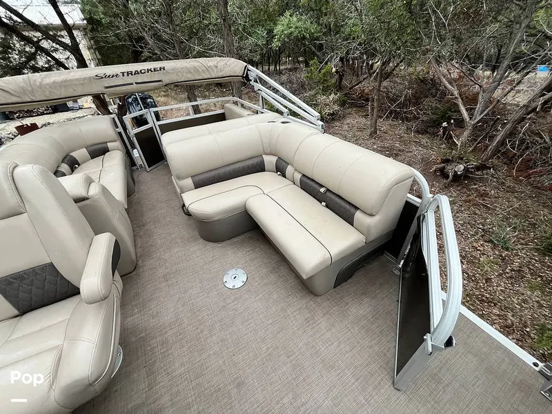 Slide: The Image of Sun Tracker Party Barge 22DLX 2020 - 16090833