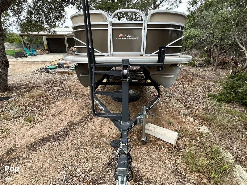 Slide: The Image of Sun Tracker Party Barge 22DLX 2020 - 16090751