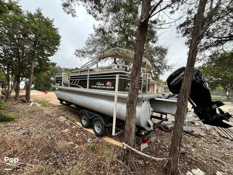 Slide: The Image of Sun Tracker Party Barge 22DLX 2020 - 16090739