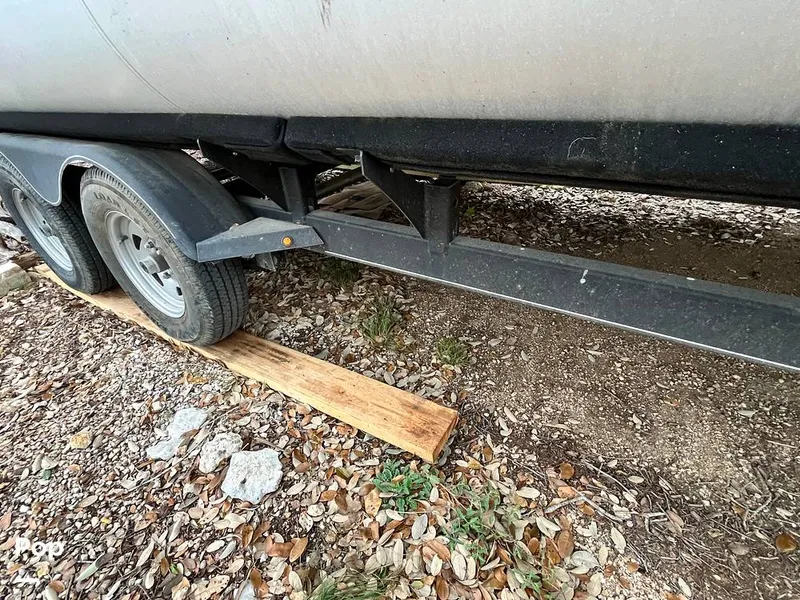 Slide: The Image of Sun Tracker Party Barge 22DLX 2020 - 16090789