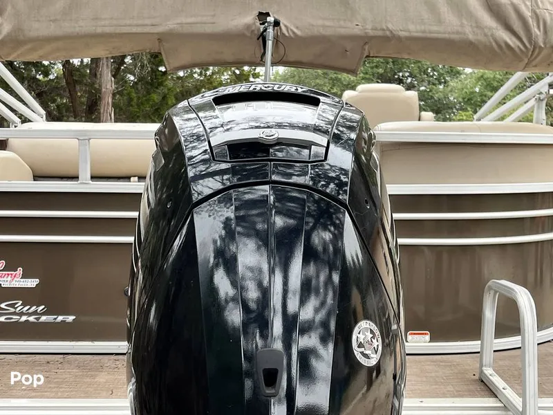 Slide: The Image of Sun Tracker Party Barge 22DLX 2020 - 16090740