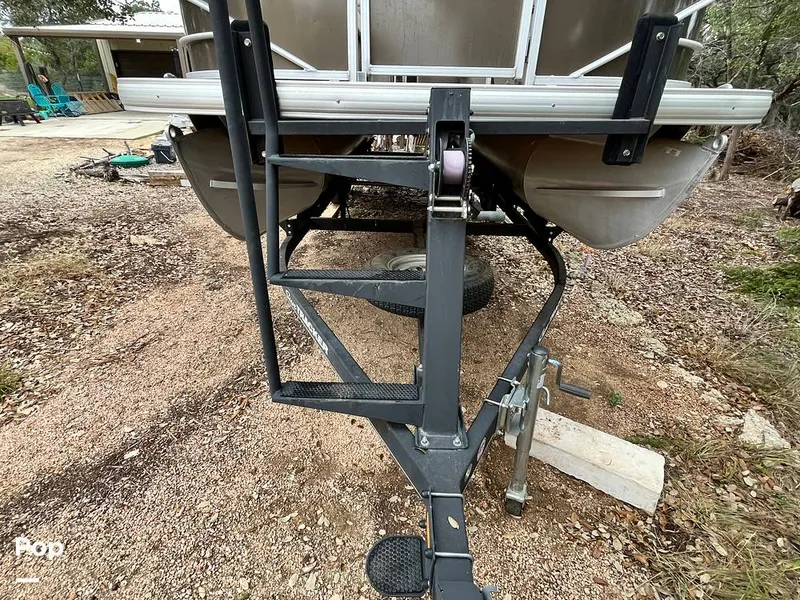 Slide: The Image of Sun Tracker Party Barge 22DLX 2020 - 16090750