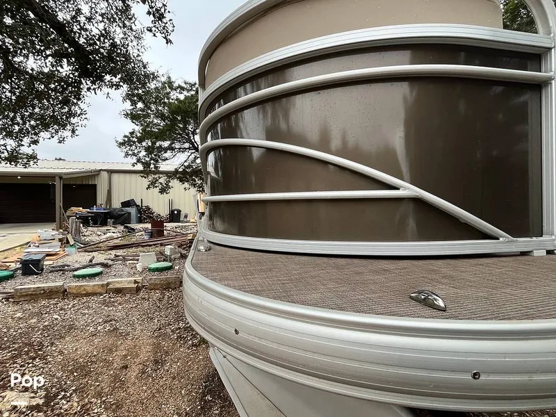 Slide: The Image of Sun Tracker Party Barge 22DLX 2020 - 16090754