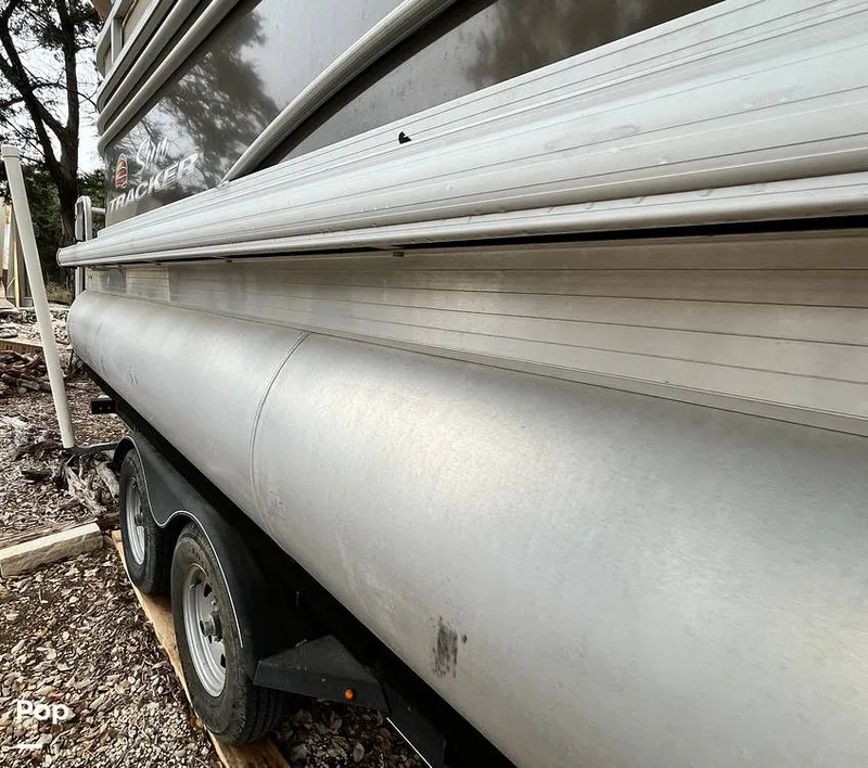 Slide: The Image of Sun Tracker Party Barge 22DLX 2020 - 16090759