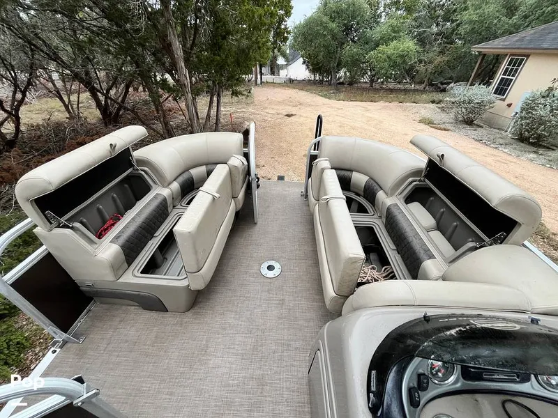 Slide: The Image of Sun Tracker Party Barge 22DLX 2020 - 16090798