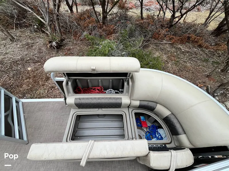 Slide: The Image of Sun Tracker Party Barge 22DLX 2020 - 16090805