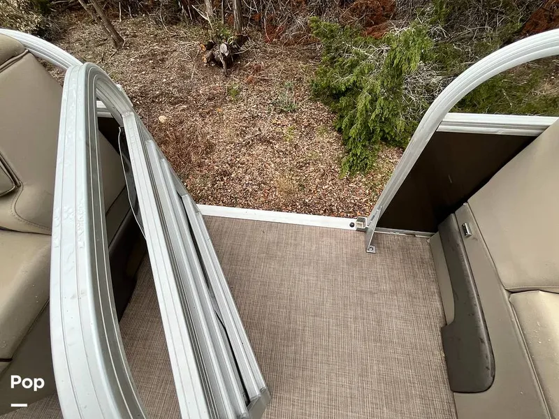 Slide: The Image of Sun Tracker Party Barge 22DLX 2020 - 16090810