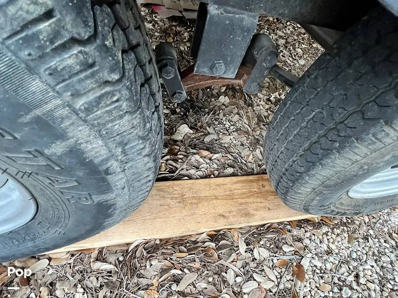 Slide: The Image of Sun Tracker Party Barge 22DLX 2020 - 16090764