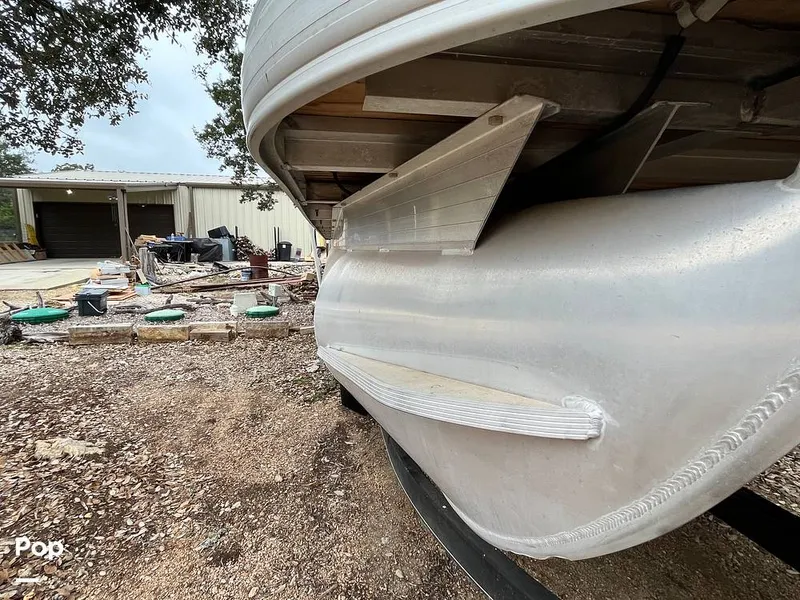 Slide: The Image of Sun Tracker Party Barge 22DLX RF Option 2020 - 16090755