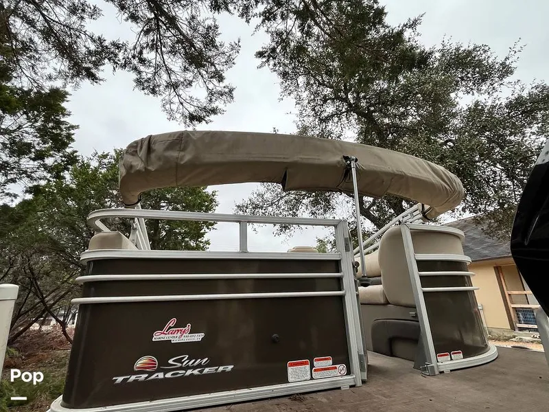 Slide: The Image of Sun Tracker Party Barge 22DLX RF Option 2020 - 16090779