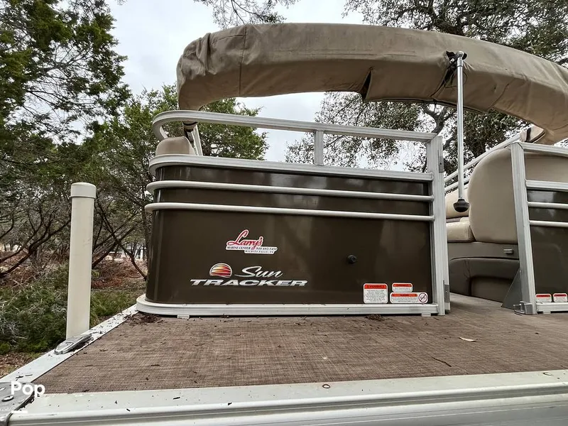 Slide: The Image of Sun Tracker Party Barge 22DLX RF Option 2020 - 16090780