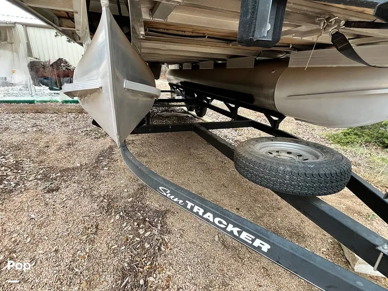 Slide: The Image of Sun Tracker Party Barge 22DLX RF Option 2020 - 16090783