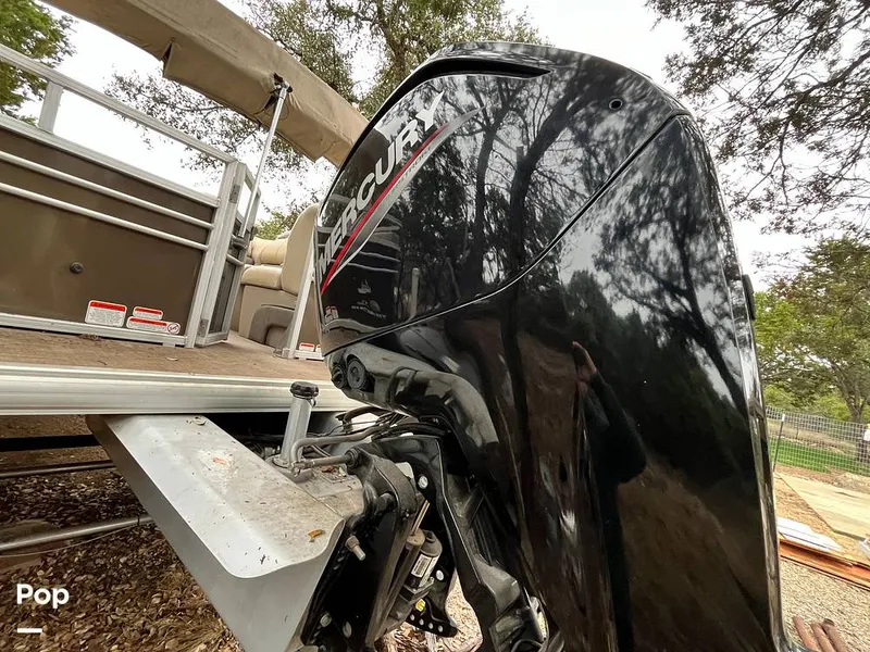 Slide: The Image of Sun Tracker Party Barge 22DLX RF Option 2020 - 16090741