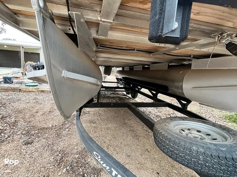 Slide: The Image of Sun Tracker Party Barge 22DLX RF Option 2020 - 16090757