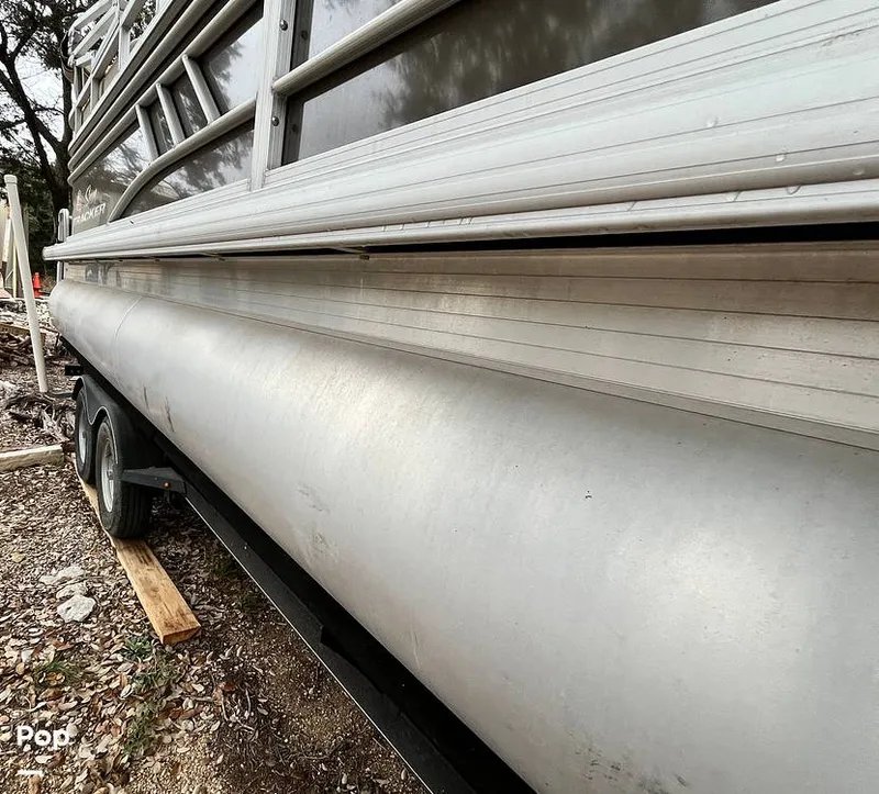 Slide: The Image of Sun Tracker Party Barge 22DLX RF Option 2020 - 16090760