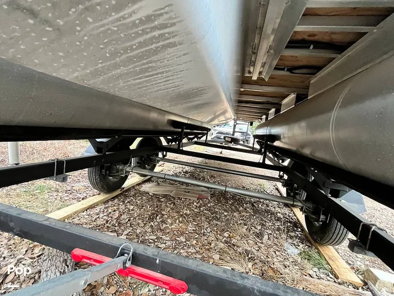 Slide: The Image of Sun Tracker Party Barge 22DLX RF Option 2020 - 16090768