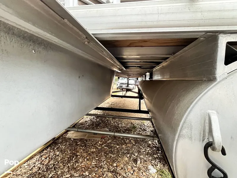 Slide: The Image of Sun Tracker Party Barge 22DLX RF Option 2020 - 16090769