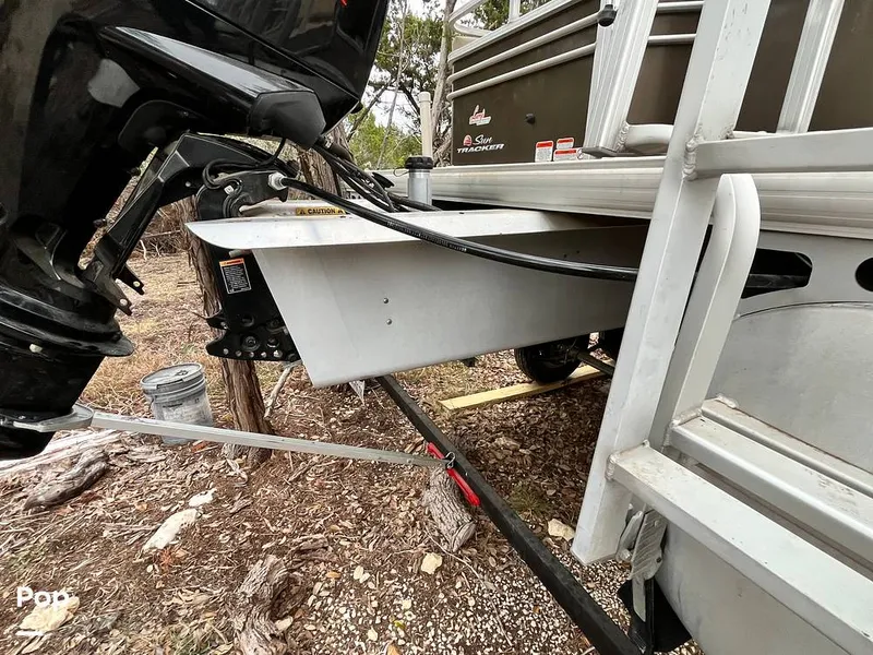 Slide: The Image of Sun Tracker Party Barge 22DLX RF Option 2020 - 16090770