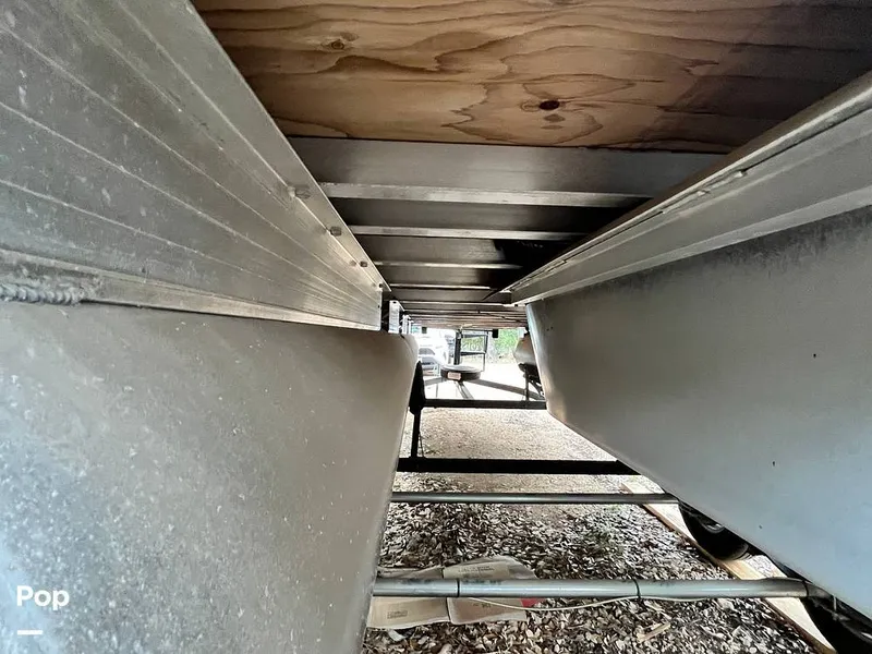 Slide: The Image of Sun Tracker Party Barge 22DLX RF Option 2020 - 16090773