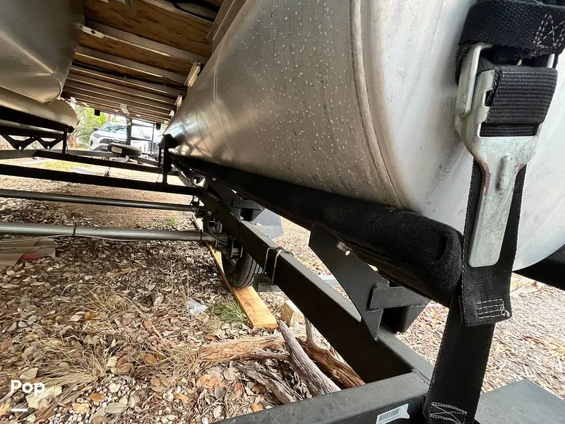 Slide: The Image of Sun Tracker Party Barge 22DLX RF Option 2020 - 16090777